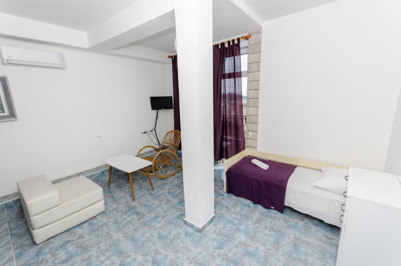 מאקרסקה Apartment And Rooms Ivan מראה חיצוני תמונה