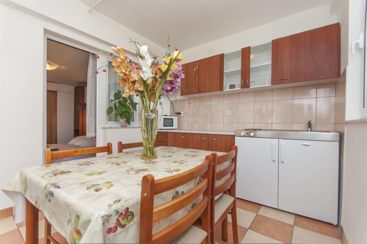 מאקרסקה Apartment And Rooms Ivan מראה חיצוני תמונה