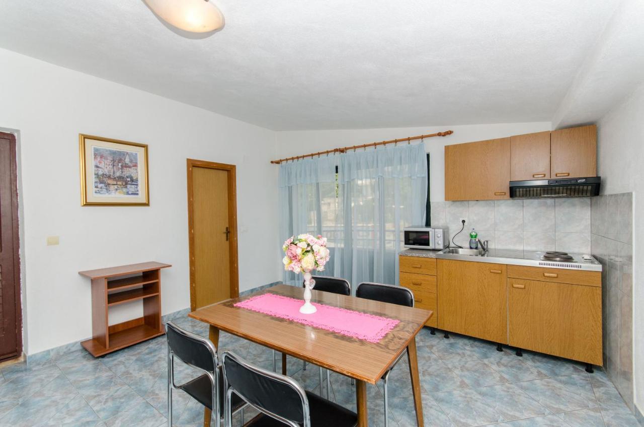 מאקרסקה Apartment And Rooms Ivan מראה חיצוני תמונה