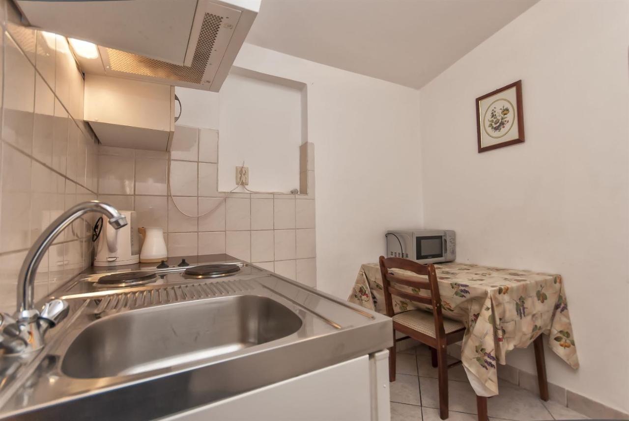 מאקרסקה Apartment And Rooms Ivan מראה חיצוני תמונה