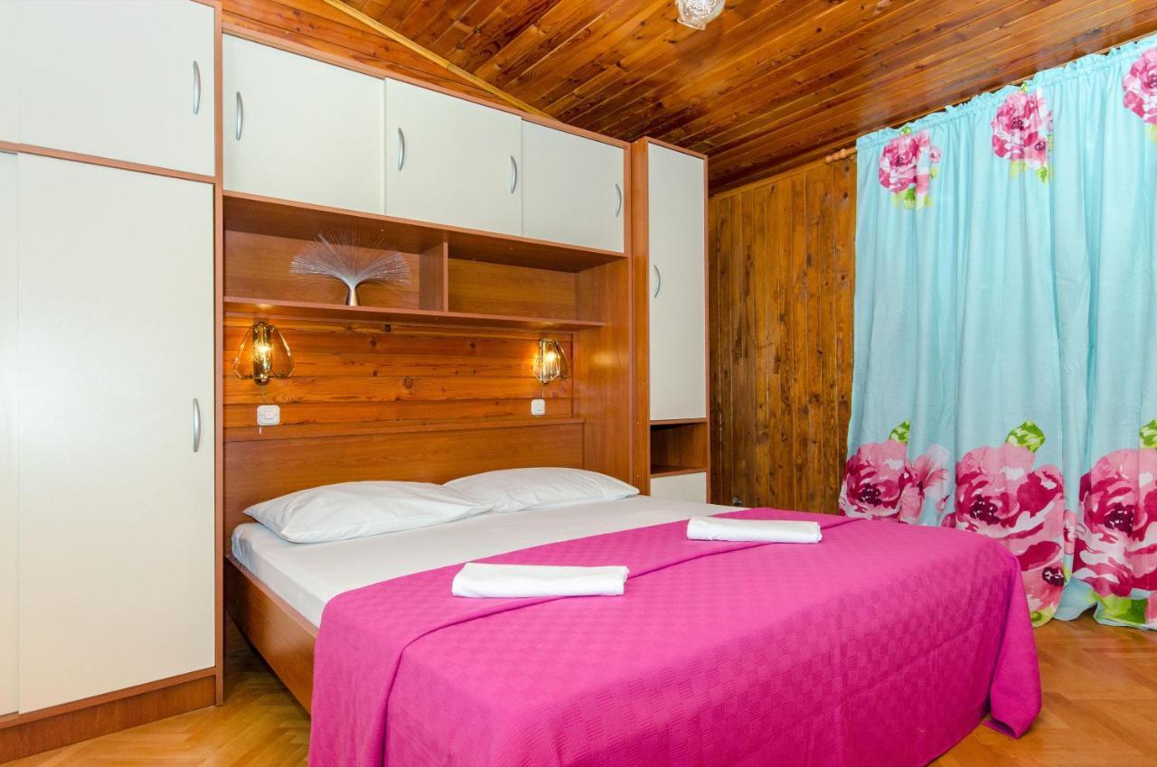 מאקרסקה Apartment And Rooms Ivan מראה חיצוני תמונה